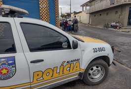 Colisão entre motocicleta e veículo de passeio é registrada no bairro Canafístula, em Arapiraca