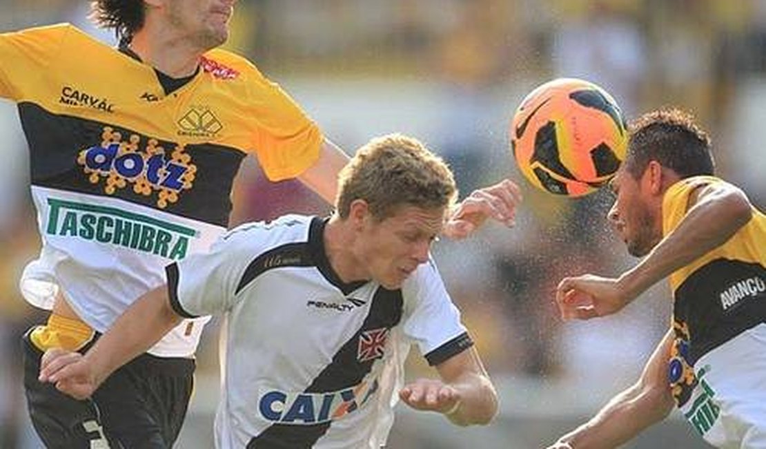 Vasco perde para o Criciúma e cai uma posição na tabela