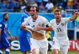 Uruguai vence e elimina a Itália da Copa