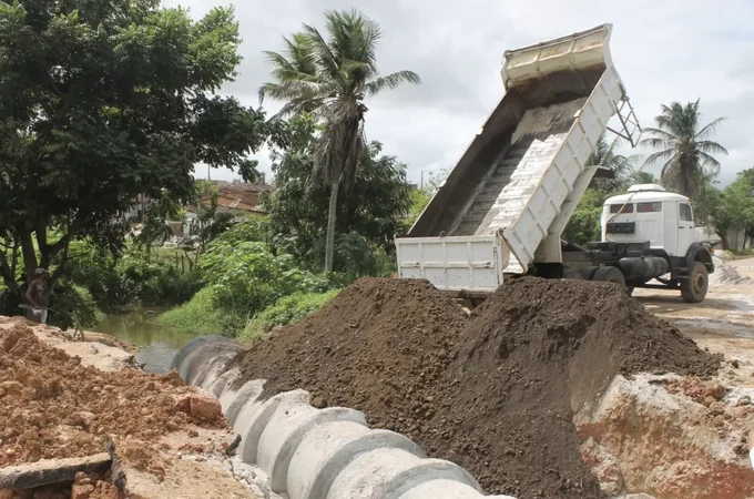 Obras de drenagem realizadas pela Prefeitura de Penedo mostram eficiência durante fortes chuvas