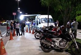 Lei seca flagra 24 pessoas dirigindo sem habilitação em Arapiraca
