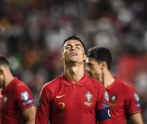 Cristiano Ronaldo assina contrato com Al-Nassr e deve receber quase R$ 1 bilhão por ano