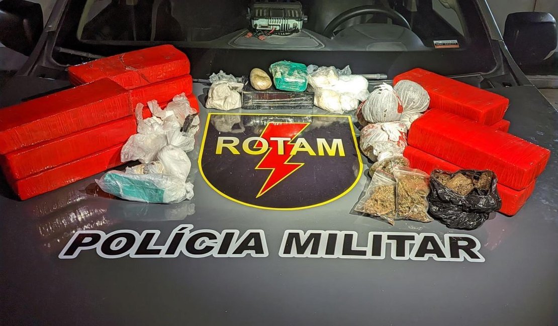 Polícia apreende mais de 10kg de maconha e quase 2kg de cocaína enterradas em área de mata, em Maceió