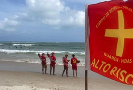 Guarda-vidas resgatam seis pessoas em menos de meia hora na Praia do Francês