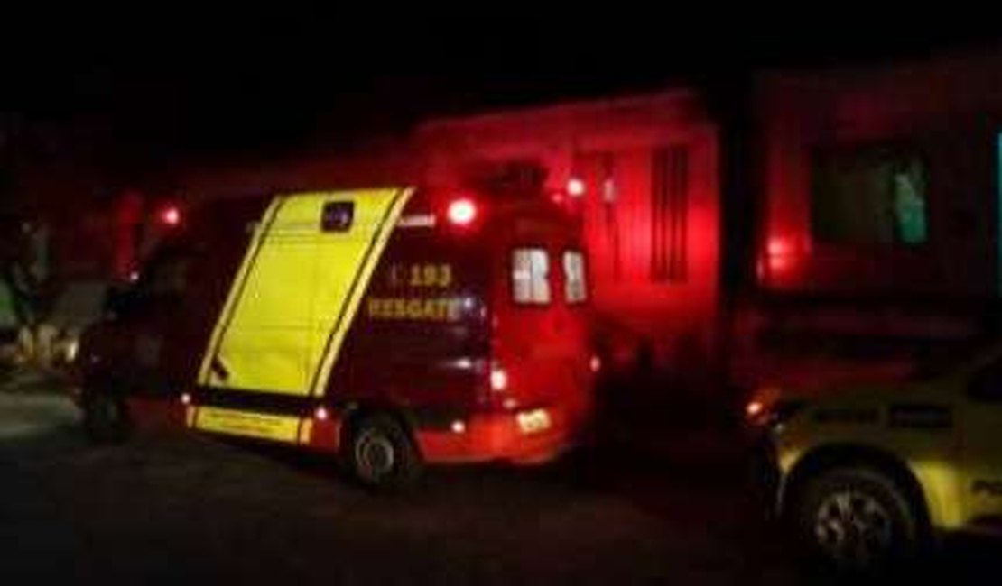 Motorista de van dorme ao volante e provoca acidente na BR-104, em Flexeiras