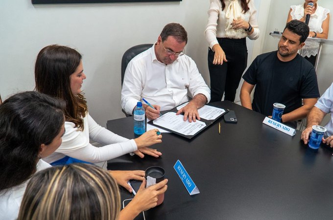Prefeito Luciano Barbosa assina ordem de serviço para obras de drenagem e pavimentação entre o Povoado Canaã e a Tabela