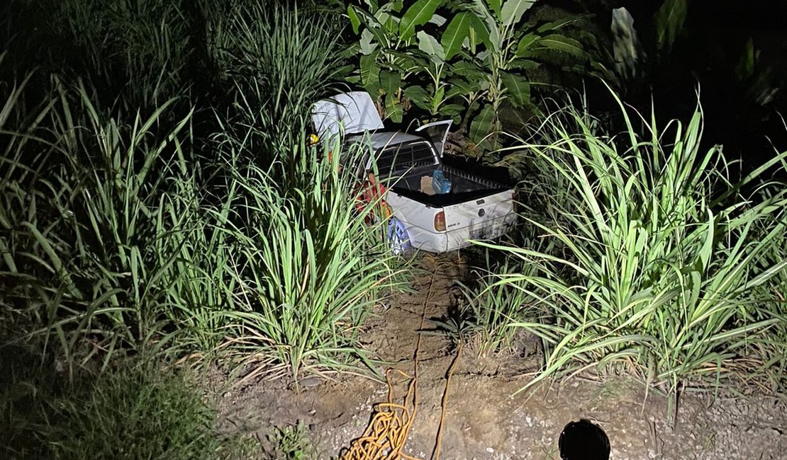 Homem fica preso às ferragens em colisão envolvendo dois carros na Zona da Mata