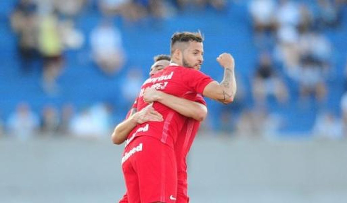 Internacional faz 3x0 no Londrina e larga na liderança da Série B