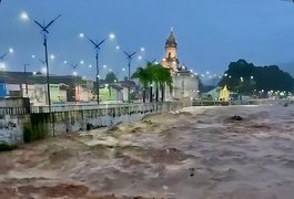 Diversas cidades alagoanas amanheceram alagadas por causa das fortes chuvas que caíram no Estado