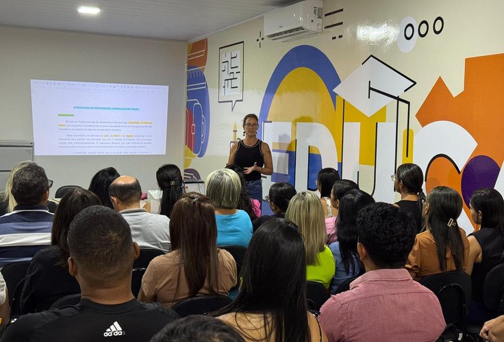 Secretaria de Educação discute novo Referencial Curricular para Traipu