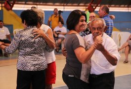 Idosos têm dia de comemoração e muito forró em ginásio de Arapiraca