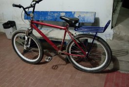 Homem é detido por populares após furtar bicicleta em Arapiraca