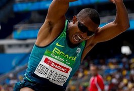 Ricardo Costa leva o ouro no salto em distância para cegos