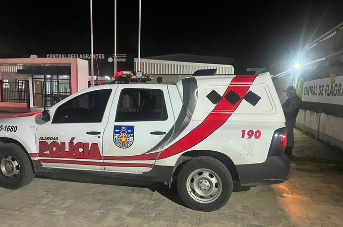 Mulher é presa suspeita de furtar produtos em supermercado de Maceió