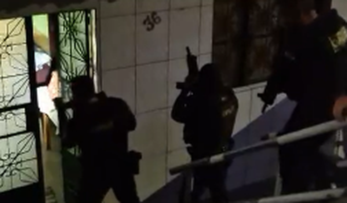 Polícia Civil realiza operação e prende autor de homicídio em Maceió e apreende arma usada no crime