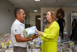 'Natal sem Fome': terceirizados da Ativa recebem 88 cestas básicas