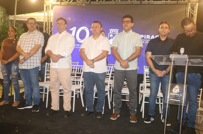 Luciano Barbosa entrega 25 ruas pavimentadas e anuncia 100 novas casas para famílias de catadores em Arapiraca; assista