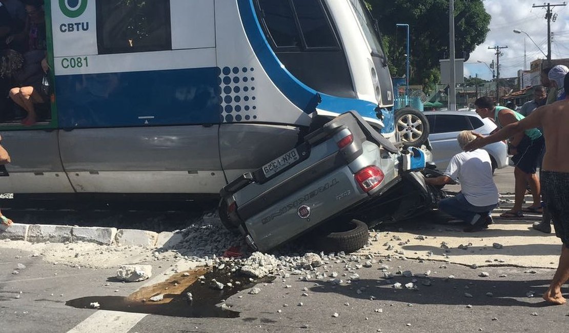 MP denuncia motorista que provocou acidente fatal entre carro e VLT em Maceió