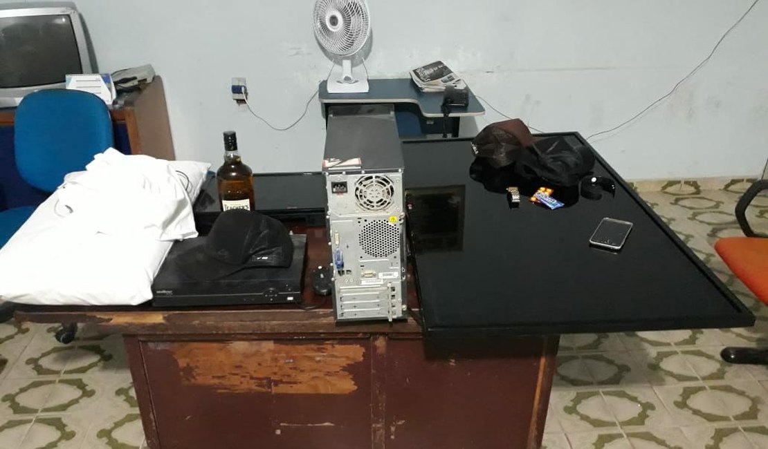 Suspeitos de roubar carros e aparelhos eletrônicos de motel são detidos