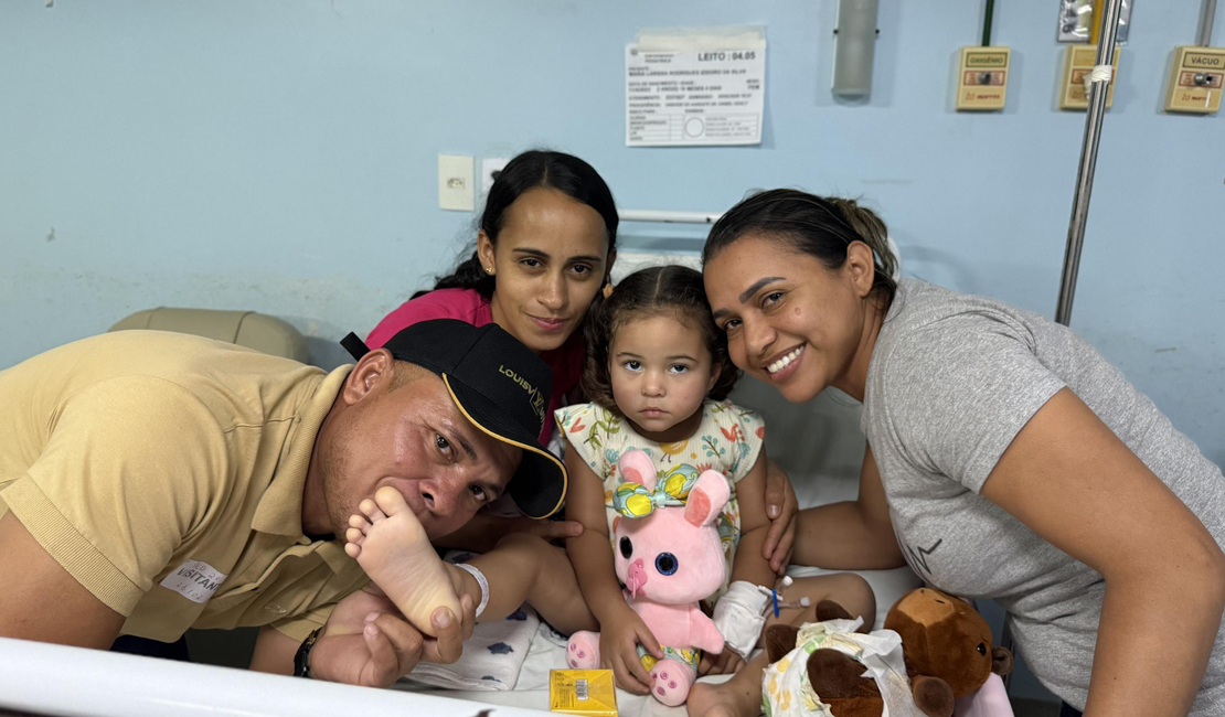 Após quase um mês internada, criança vítima de acidente com romeiros recebe alta do HGE