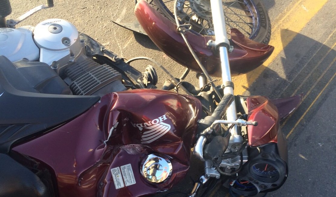 Colisão entre carro e moto deixa dois feridos na AL 115 em Arapiraca