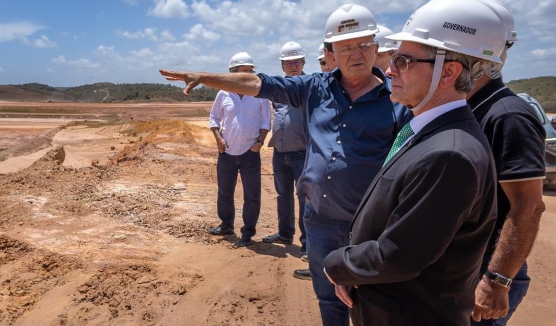 Governador Fábio Bitencourt visita obras do aeroporto de Maragogi