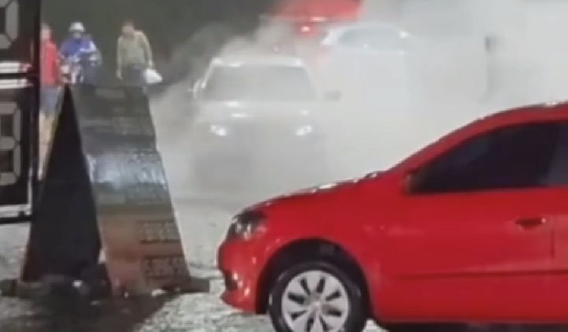 Princípio de incêndio em carro assusta clientes de posto de combustíveis em Arapiraca