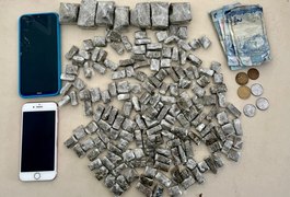 Mulher é presa e adolescente apreendido por tráfico de drogas no Centro de Arapiraca