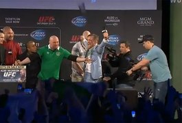 McGregor pega cinturão de Aldo, e Dana White impede briga