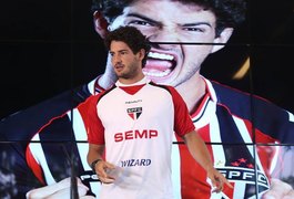 Muricy manda recados para Alexandre Pato e mantém o atacante na reserva