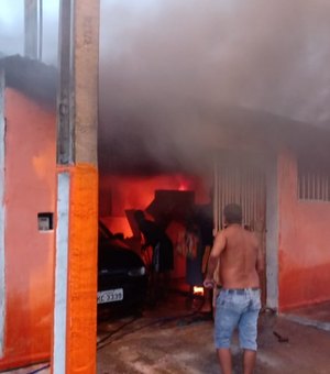 Vídeo. Populares apagam chamas que deixou casa destruída, em Arapiraca