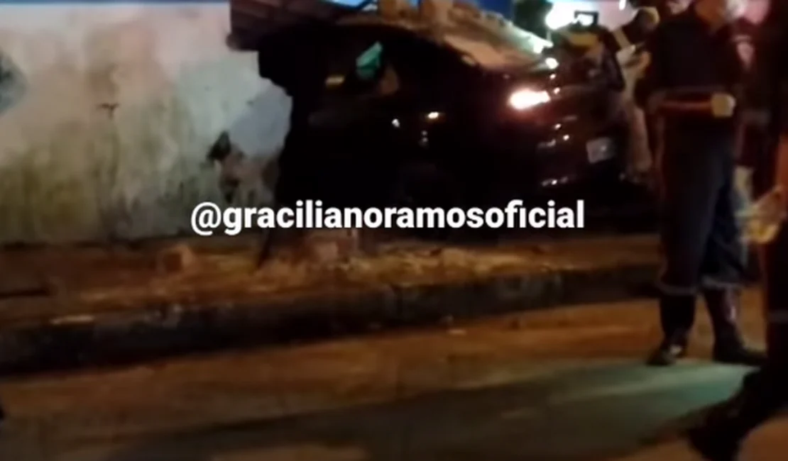 Sendo perseguido e em alta velocidade, motorista é baleado e morre ao invadir oficina em Maceió