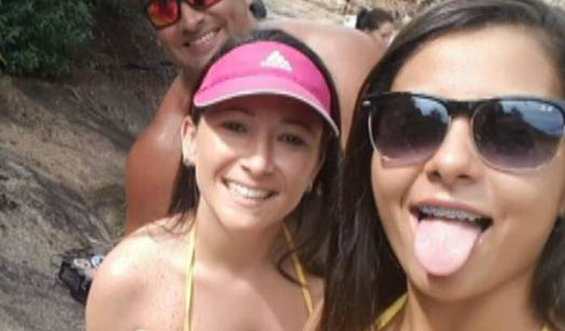 Mulher escorrega e morre ao tentar tirar selfie em cachoeira