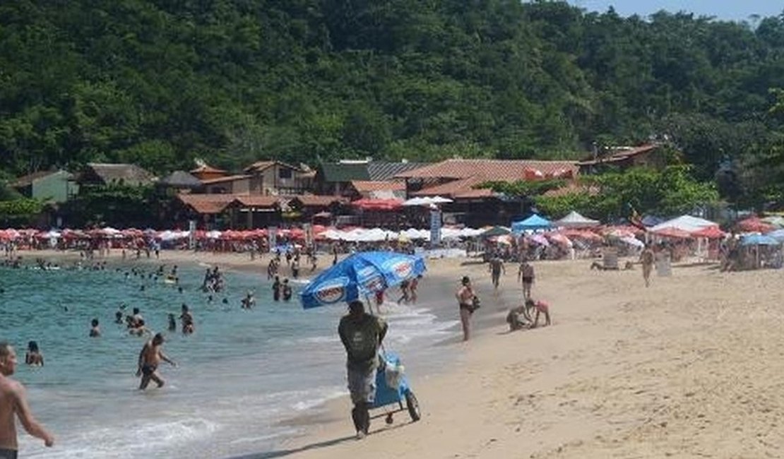 Banhista morre após ser atingido por lancha em praia do Rio de Janeiro