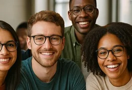 Ufal vai pagar auxílio para estudantes em vulnerabilidade socieconômica que precisam comprar óculos