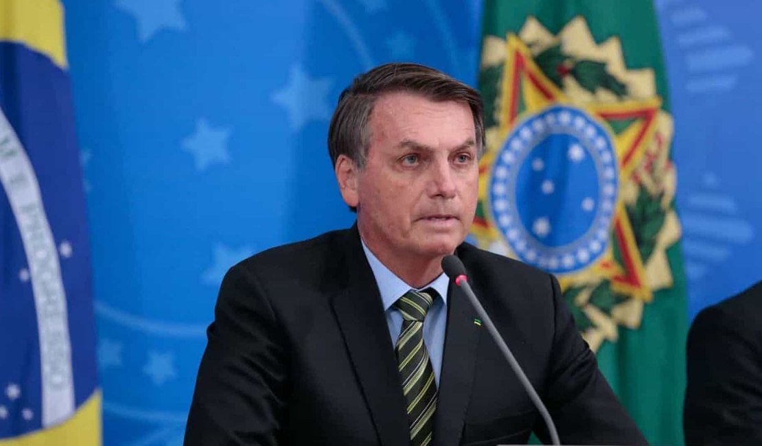 Bolsonaro diz esperar retorno das atividades no máximo em 4 meses