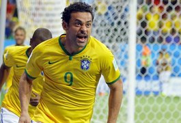 Fifa investiga Fred por tapa que teria iniciado confusão no jogo contra o Chile