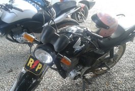 Menores são apreendidos no “Lixão” após roubarem motocicleta e mercadinho em Igaci