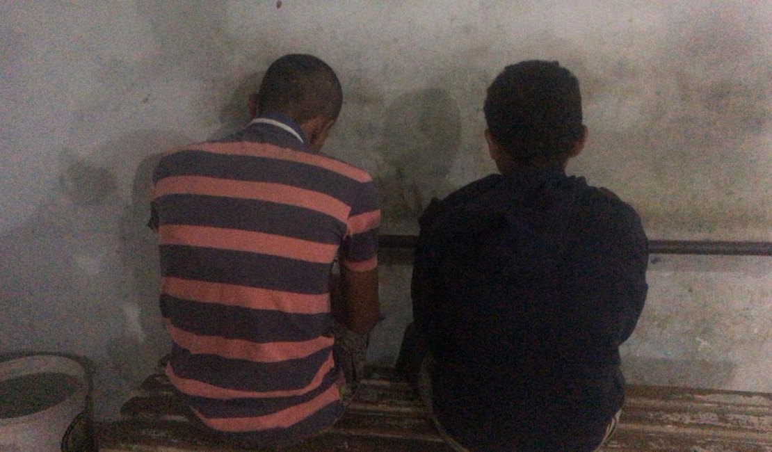 Polícia prende dois em flagrante conduzindo motocicleta furtada no bairro Baixão, em Arapiraca