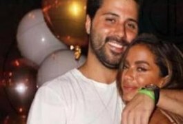 Anitta estaria vivendo affair com americano bilionário, diz colunista