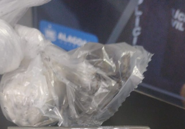 Mulher é presa ao tentar entrar com drogas em unidade prisional de Maceió