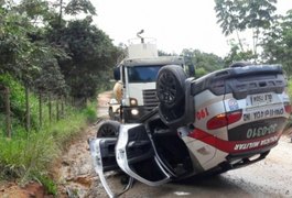 Após perseguição, viatura da PM capota e deixa três policiais feridos em Atalaia