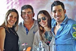 Pai de Gabriel Diniz divide opiniões ao postar foto no perfil do cantor