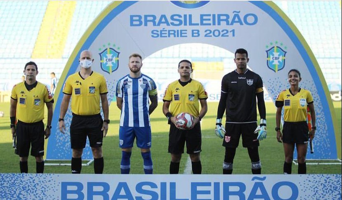 Com gol irregular sofrido e jogador expulso, CRB perde por 1 a 0 para o Avaí, em Florianópolis