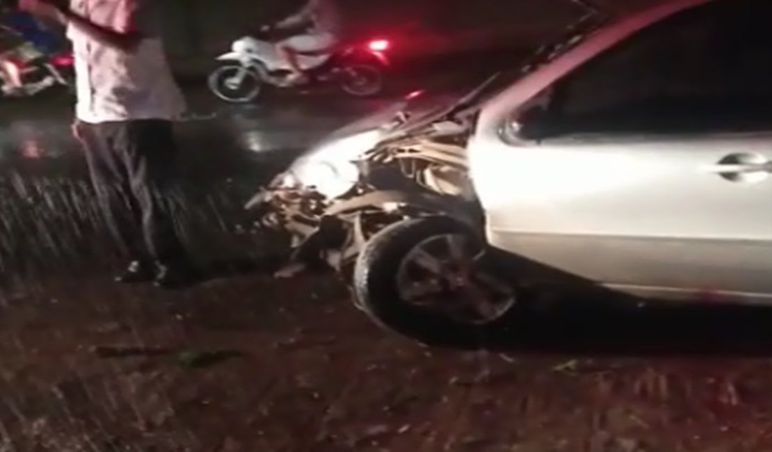 Vídeo. Acidente de carro deixa homem ferido na AL 220, em Arapiraca