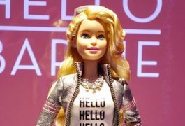 Hello Barbie é capaz de conversar com crianças e deve chega às lojas em dezembro