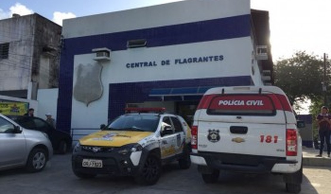 Polícia prende mãe e filha suspeitas de tráfico de drogas em Maceió