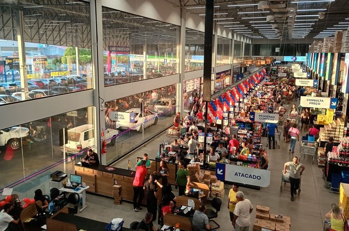 Dia J do Jomart Atacarejo acontece nesta sexta-feira (19) com ofertas especiais para o Natal