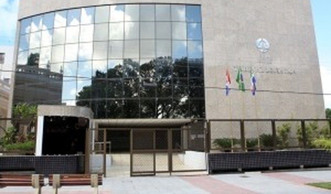 Justiça determina que filhas de moradora de rua permaneçam em abrigo de Maceió