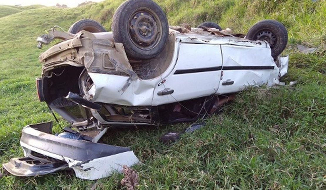 VÍDEO. Homem morre após veículo cair em ribanceira na BR-316, em Viçosa
